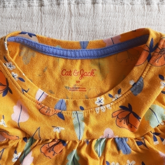 Cat & Jack floral top size 5T - Picture 3 of 6